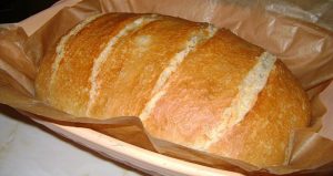 Ropogós, házi fehér kenyér, Pataki tálban