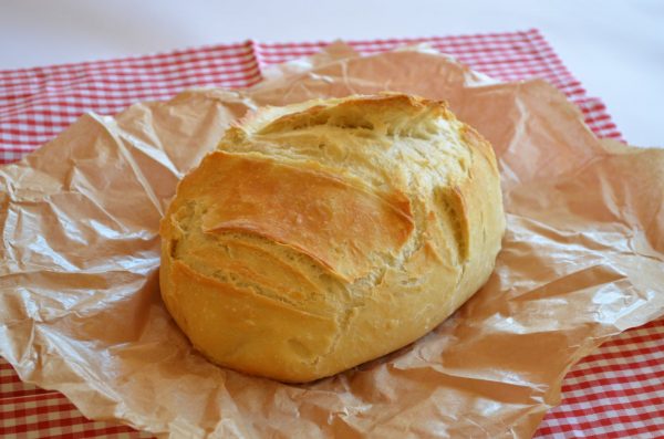 Bögrés, dagasztás nélküli  fehér kenyér – ropogós, buborékos, hűtős!