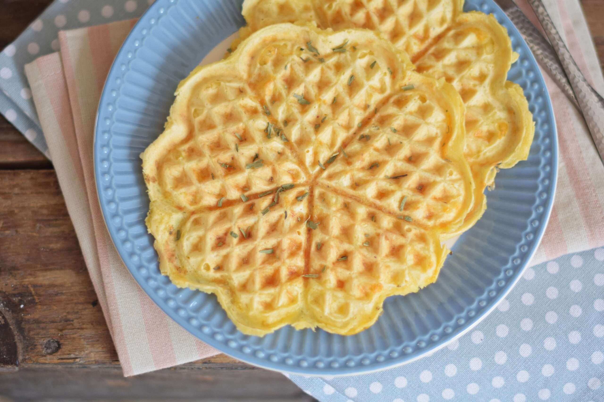 Villámgyors krumplis sajtos gofri recept, ami kívül roppanós, belül puha. Laktató, egyszerű és ellenállhatatlan a Rupáner konyhából – próbáld ki frissen sütve!