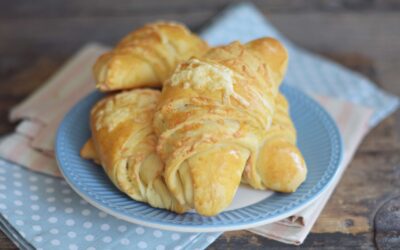 Giga házi sajtos kifli – croissant és pizza találkozása