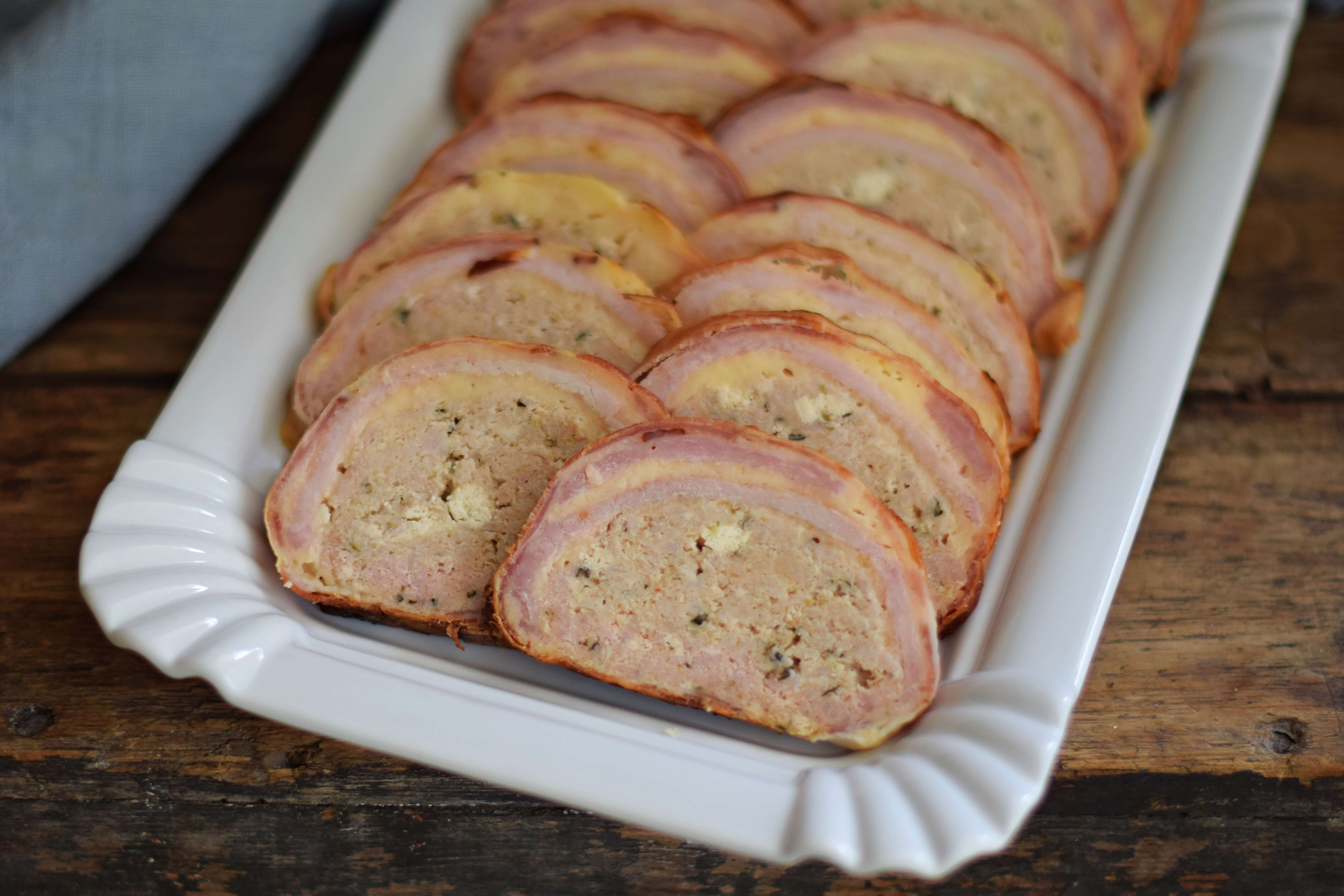 Töltött karaj őzgerincben recept a Rupáner konyhából, fetás-zöldfűszeres töltelékkel
