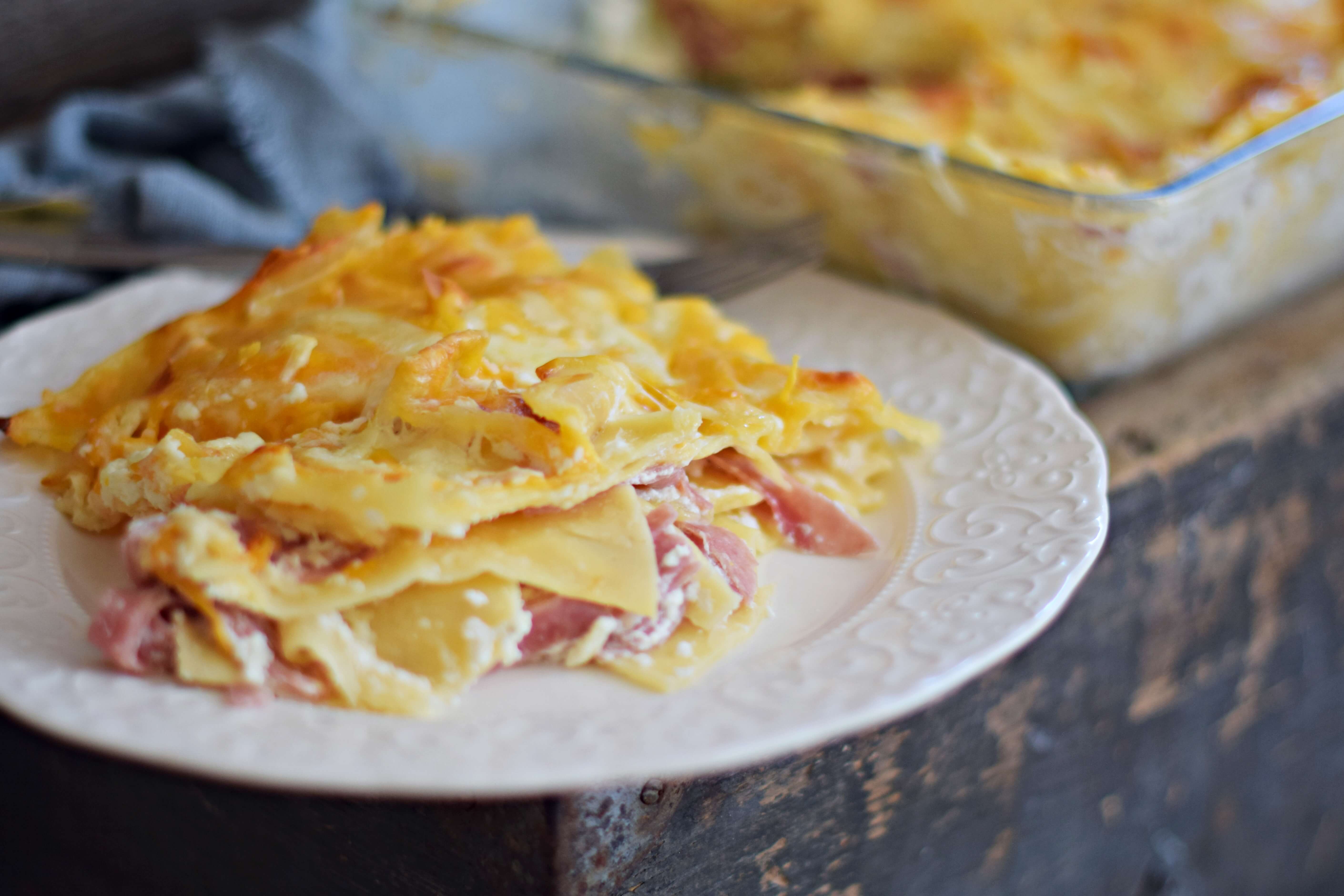 Sonkás-sajtos csusza recept a Rupáner konyhából, tepsiben sütve, előfőzés nélkül